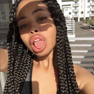 Meet your Posher, Bilane